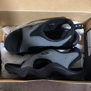 Oakley Smoke Ring Stealth Sandal